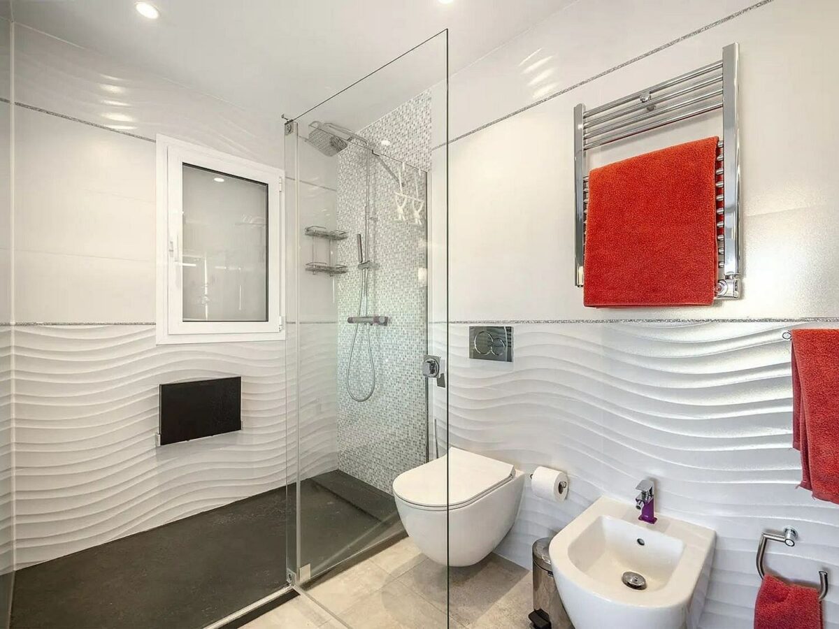 Contemporary villa with rooftop terrace and sea views in Nueva Andalucia, Marbella