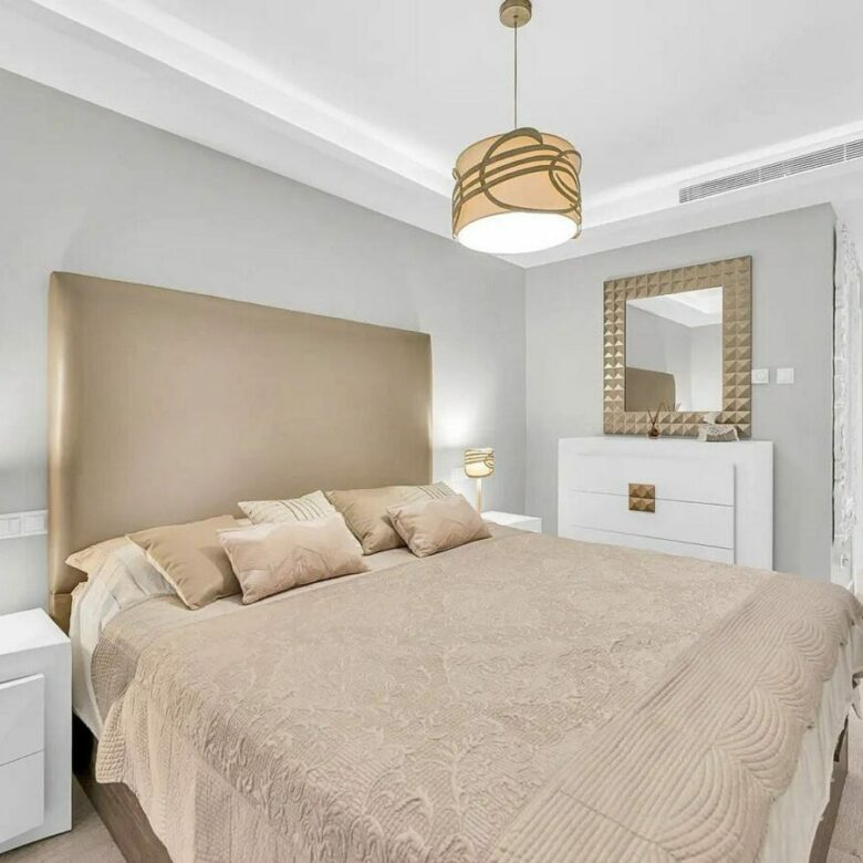 Contemporary villa with rooftop terrace and sea views in Nueva Andalucia, Marbella