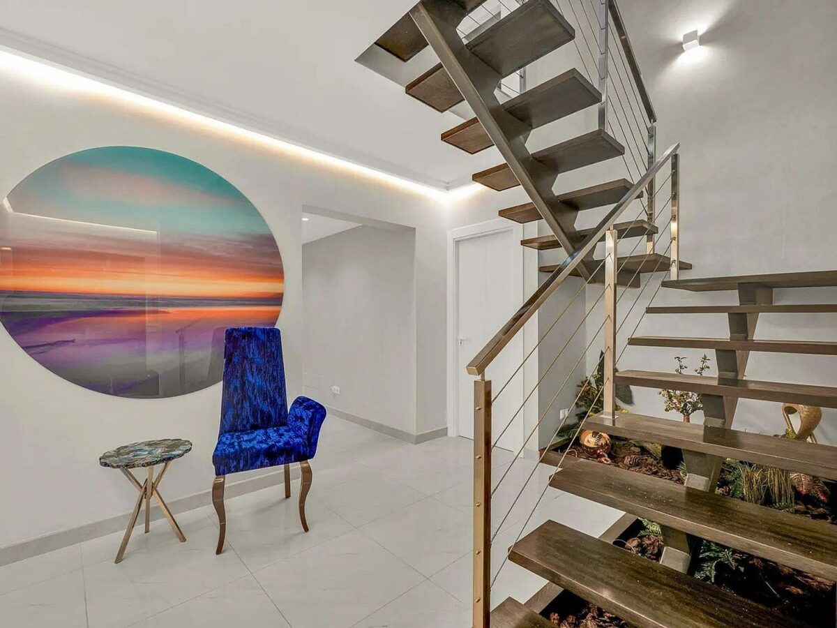 Contemporary villa with rooftop terrace and sea views in Nueva Andalucia, Marbella