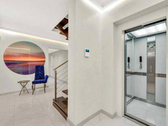 Contemporary villa with rooftop terrace and sea views in Nueva Andalucia, Marbella