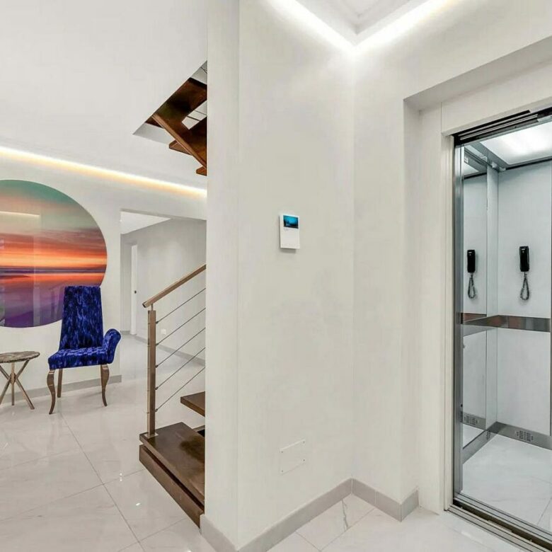 Contemporary villa with rooftop terrace and sea views in Nueva Andalucia, Marbella