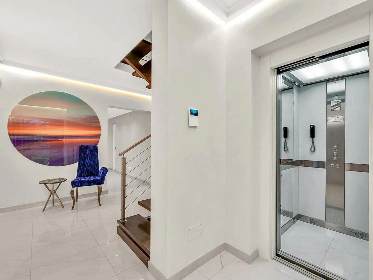 Contemporary villa with rooftop terrace and sea views in Nueva Andalucia, Marbella