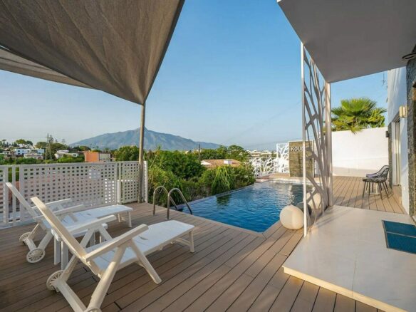 Contemporary villa with rooftop terrace and sea views in Nueva Andalucia, Marbella