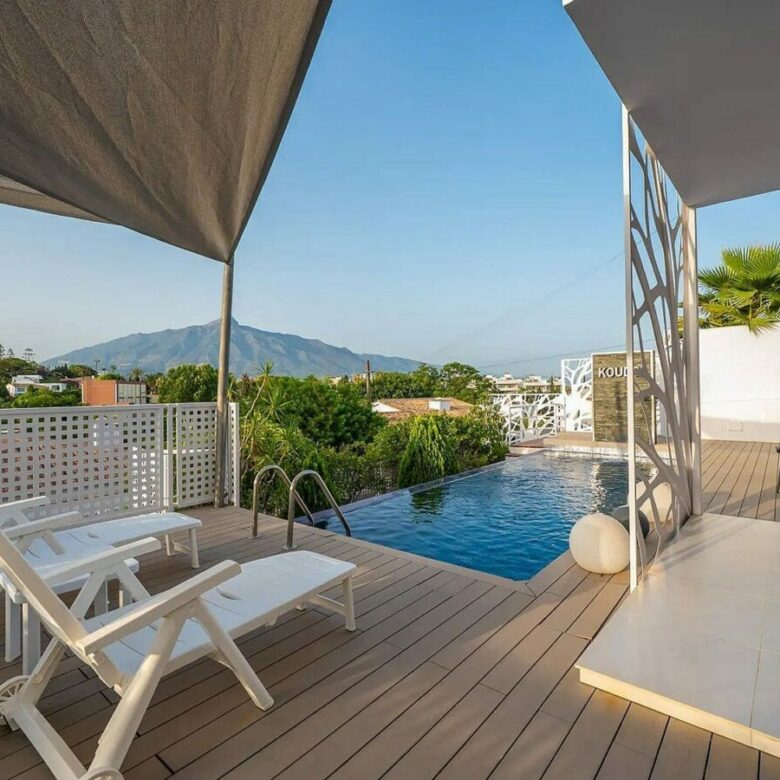 Contemporary villa with rooftop terrace and sea views in Nueva Andalucia, Marbella