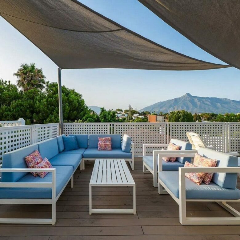 Contemporary villa with rooftop terrace and sea views in Nueva Andalucia, Marbella