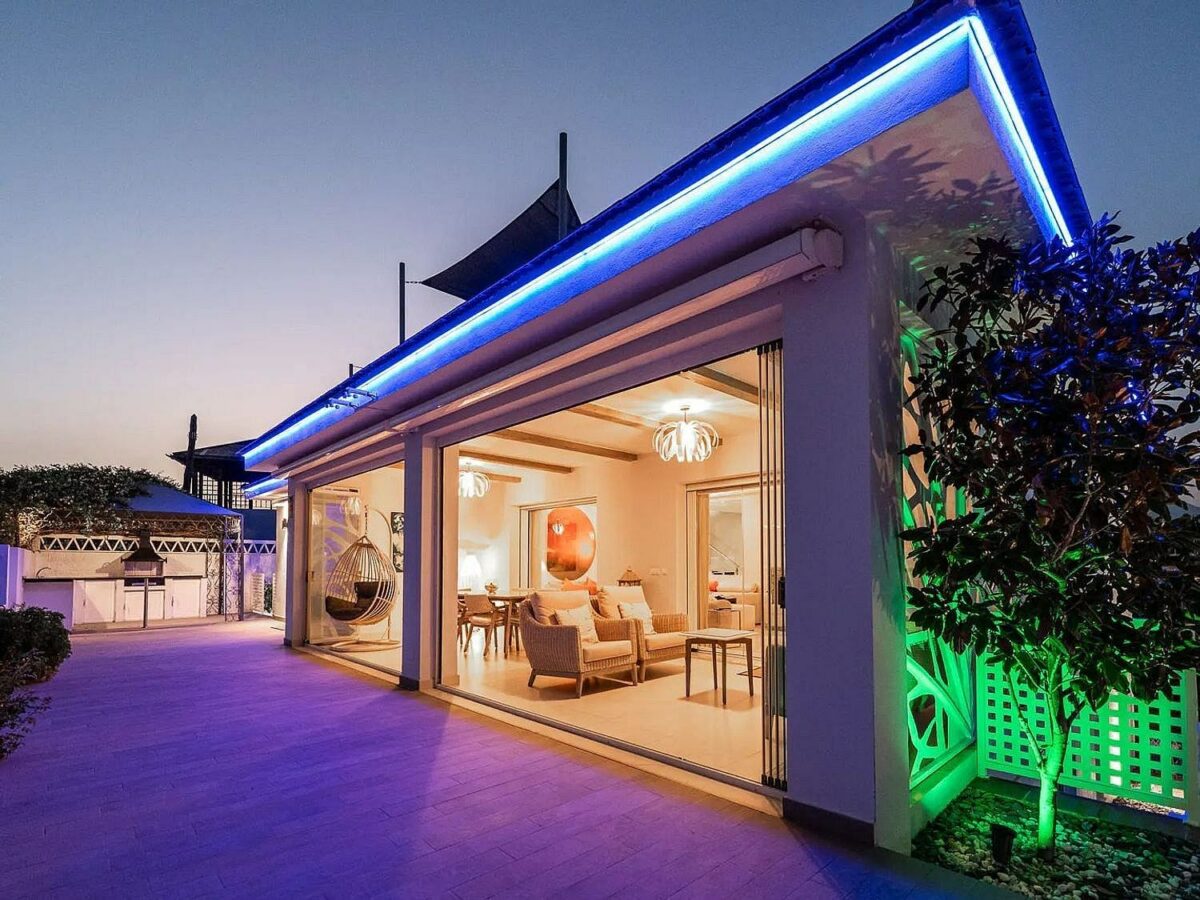 Contemporary villa with rooftop terrace and sea views in Nueva Andalucia, Marbella