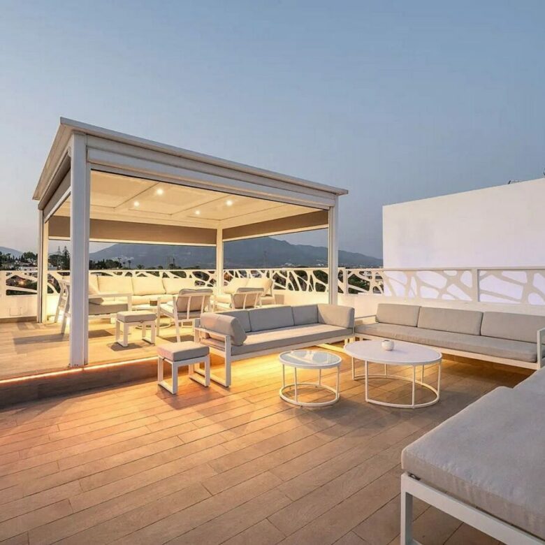 Contemporary villa with rooftop terrace and sea views in Nueva Andalucia, Marbella