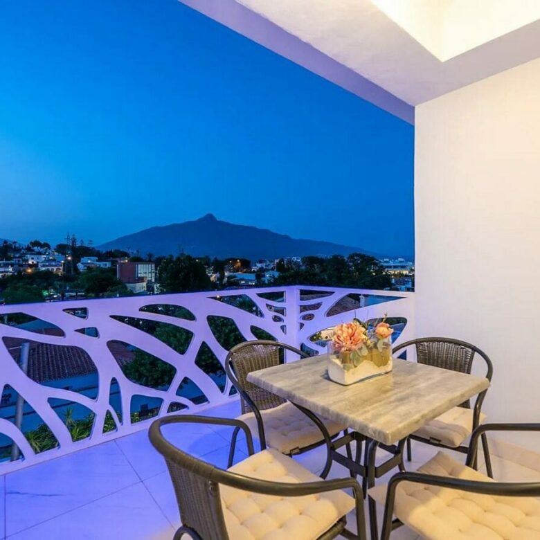 Contemporary villa with rooftop terrace and sea views in Nueva Andalucia, Marbella