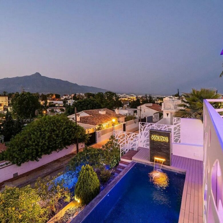 Contemporary villa with rooftop terrace and sea views in Nueva Andalucia, Marbella