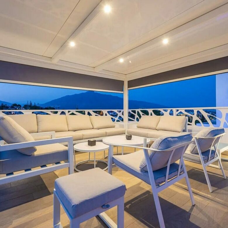 Contemporary villa with rooftop terrace and sea views in Nueva Andalucia, Marbella