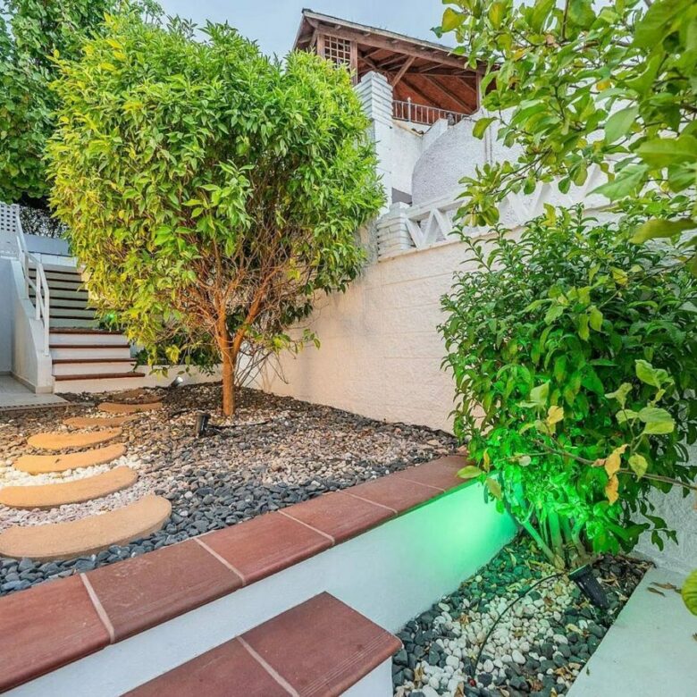 Contemporary villa with rooftop terrace and sea views in Nueva Andalucia, Marbella