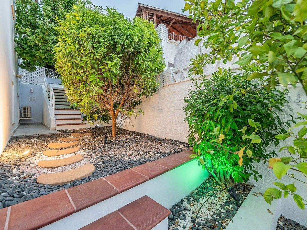 Contemporary villa with rooftop terrace and sea views in Nueva Andalucia, Marbella