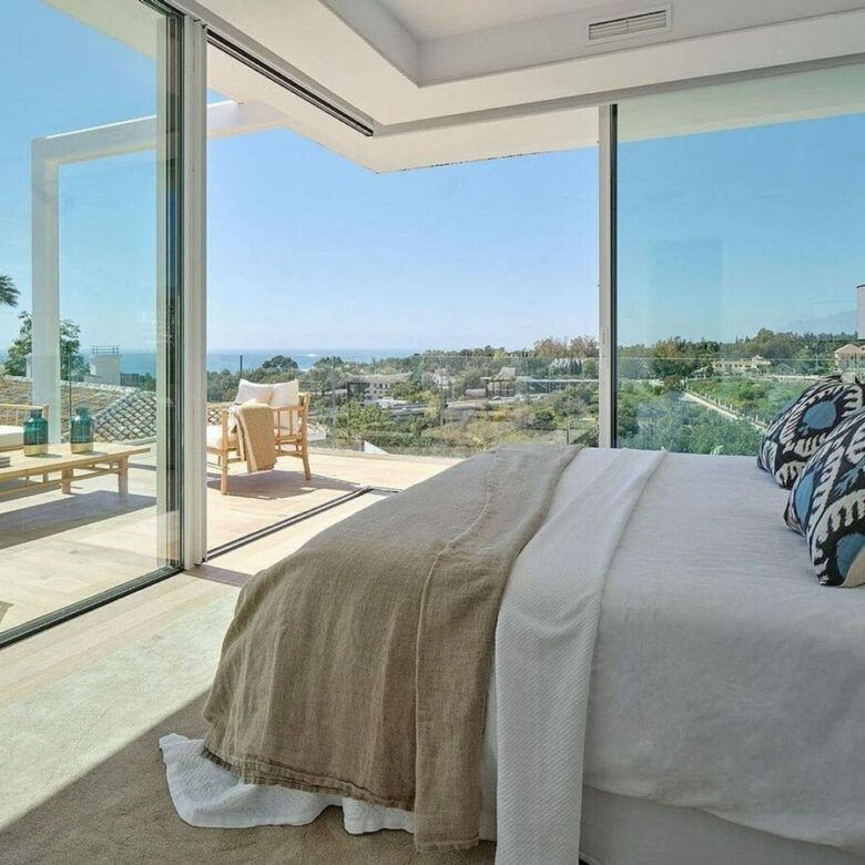 Contemporary villa with rooftop terrace and sea views Nagueles Marbella