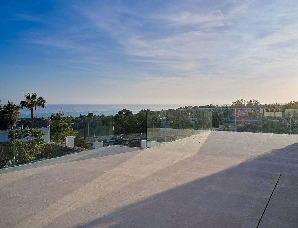 Contemporary villa with rooftop terrace and sea views Nagueles Marbella