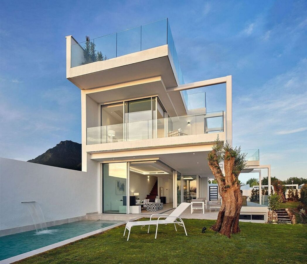 Contemporary villa with rooftop terrace and sea views Nagueles Marbella