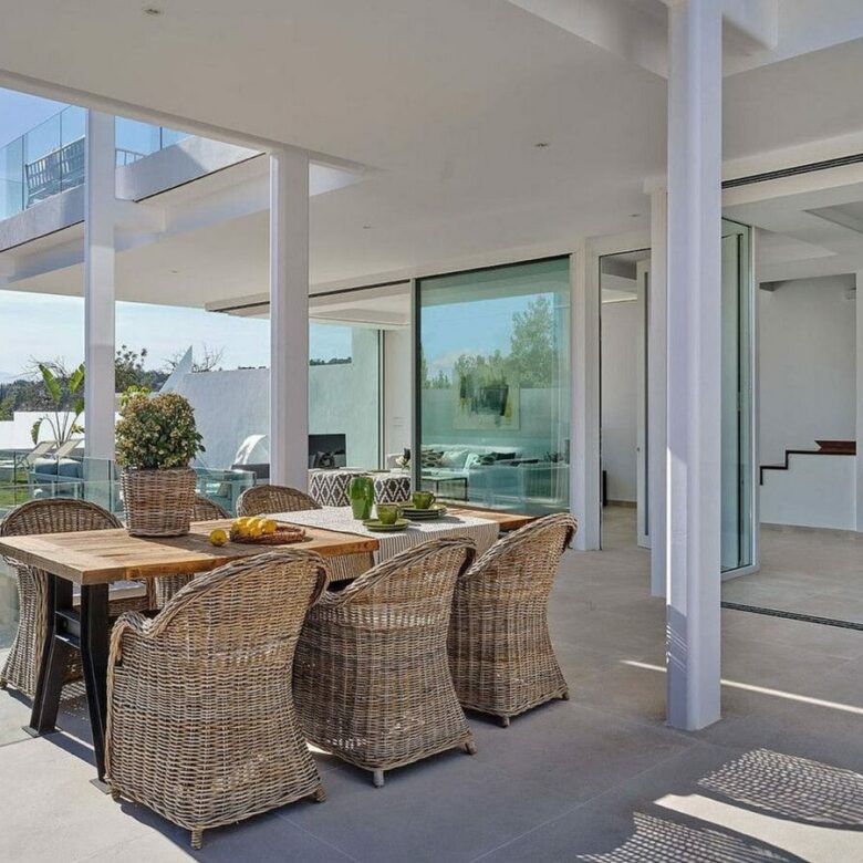 Contemporary villa with rooftop terrace and sea views Nagueles Marbella