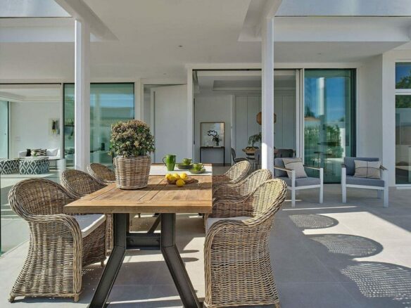Contemporary villa with rooftop terrace and sea views Nagueles Marbella