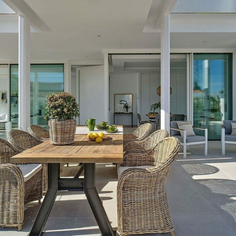 Contemporary villa with rooftop terrace and sea views Nagueles Marbella