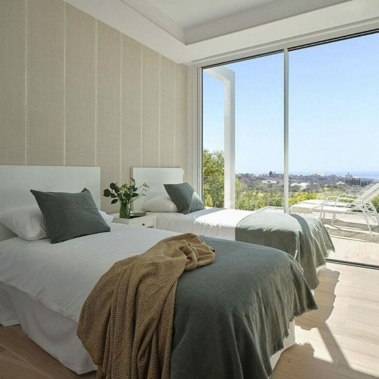 Contemporary villa with rooftop terrace and sea views Nagueles Marbella