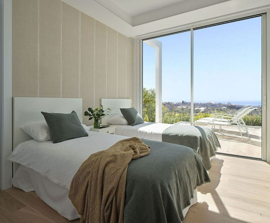 Contemporary villa with rooftop terrace and sea views Nagueles Marbella