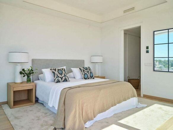 Contemporary villa with rooftop terrace and sea views Nagueles Marbella