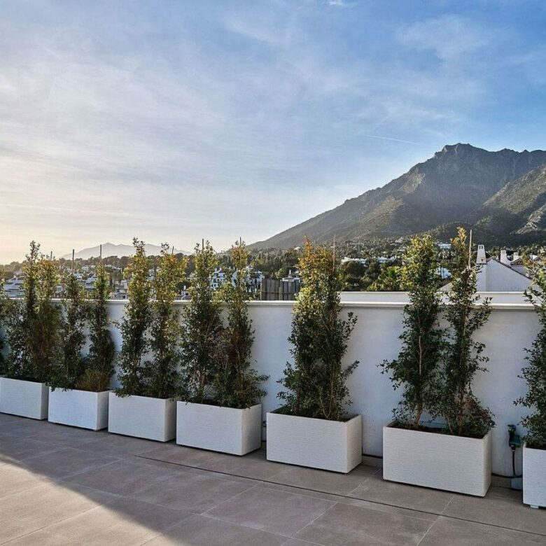 Contemporary villa with rooftop terrace and sea views Nagueles Marbella