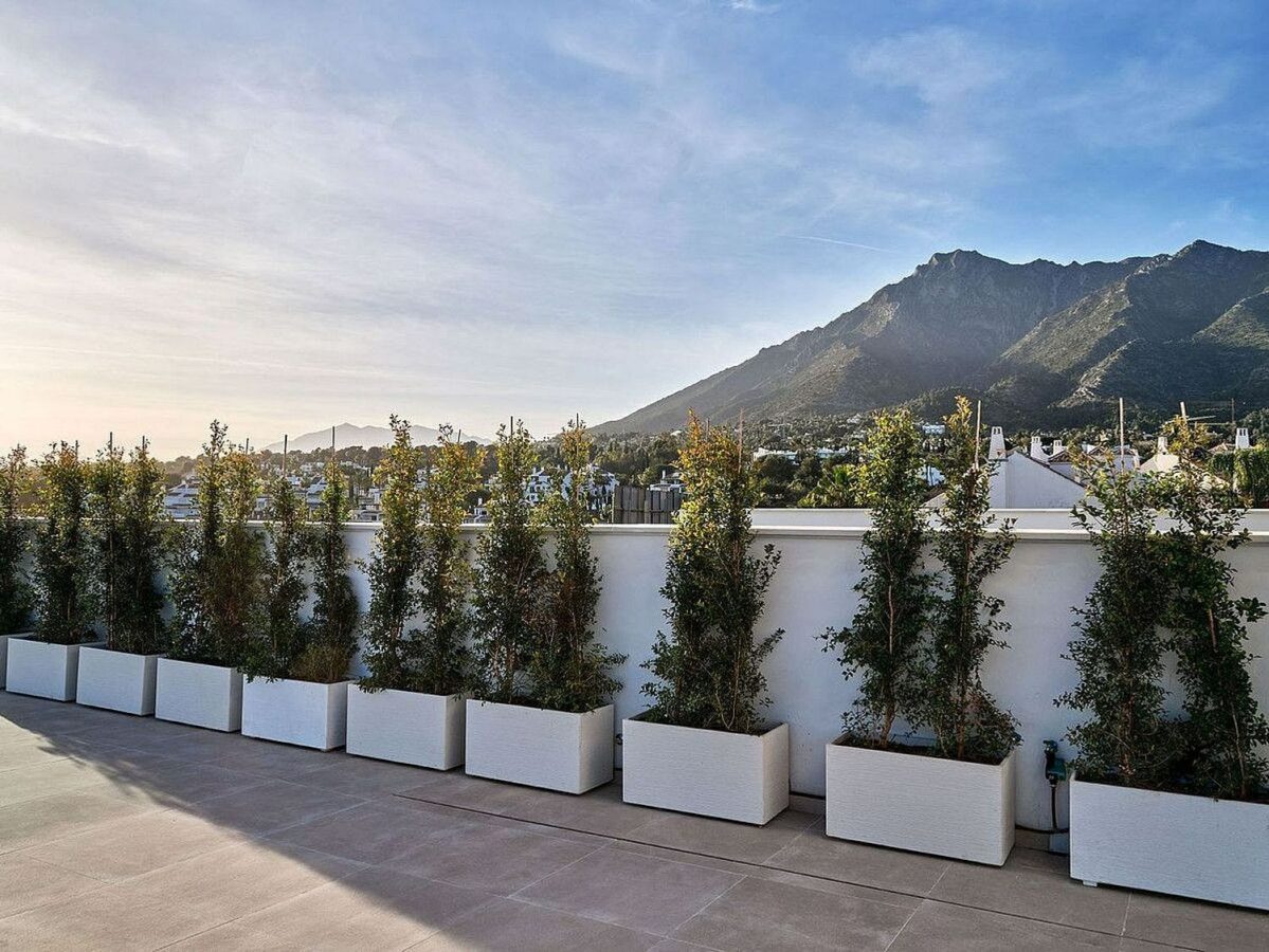 Contemporary villa with rooftop terrace and sea views Nagueles Marbella