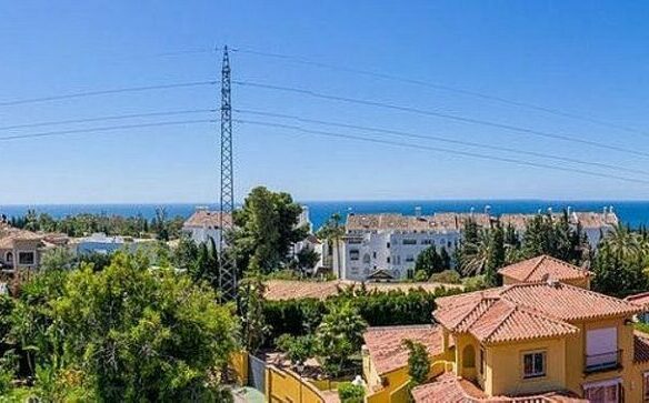 Contemporary villa with rooftop terrace and sea views Nagueles Marbella