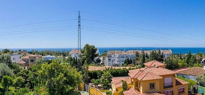 Contemporary villa with rooftop terrace and sea views Nagueles Marbella