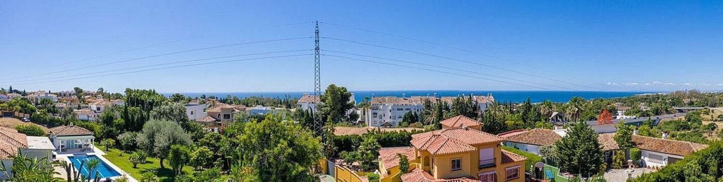 Contemporary villa with rooftop terrace and sea views Nagueles Marbella