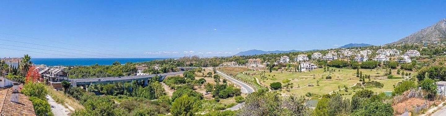 Contemporary villa with rooftop terrace and sea views Nagueles Marbella