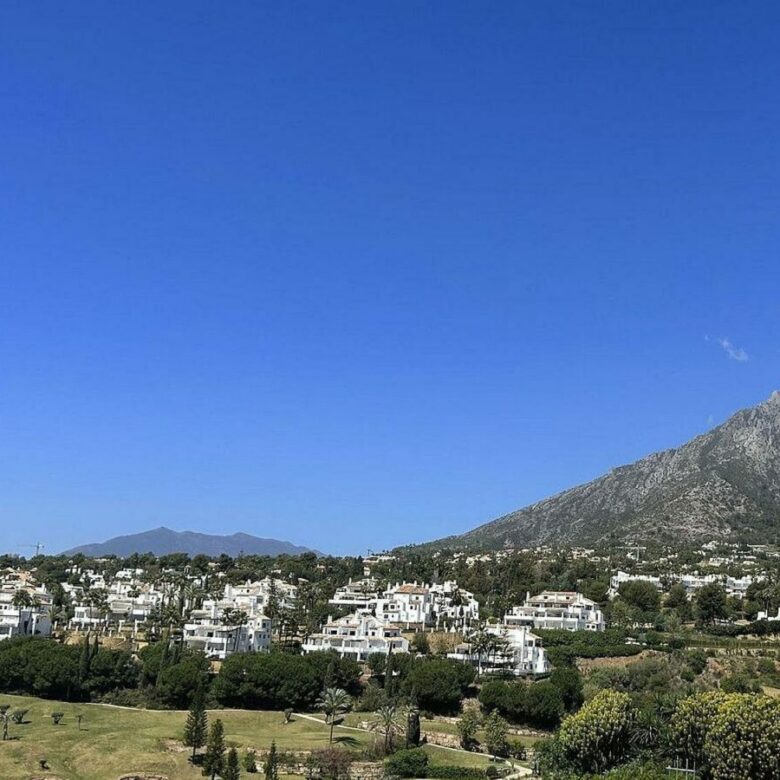 Contemporary villa with rooftop terrace and sea views Nagueles Marbella