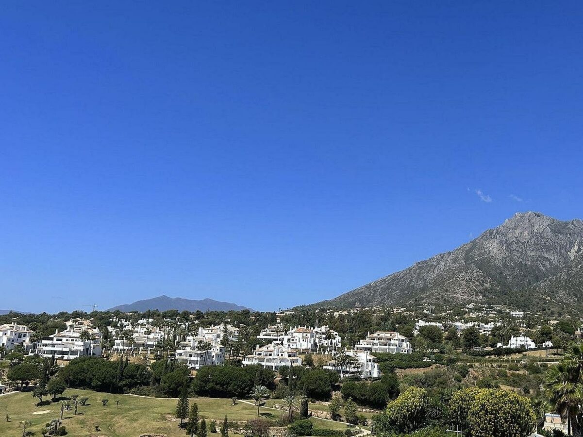 Contemporary villa with rooftop terrace and sea views Nagueles Marbella