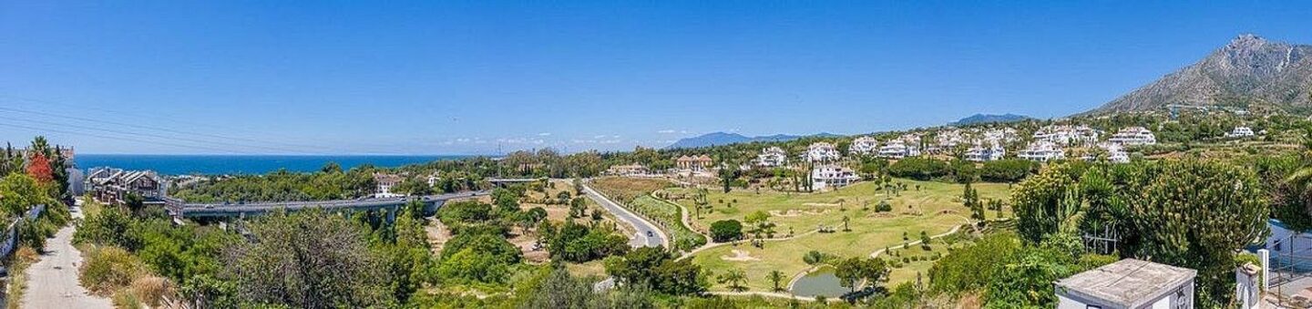 Contemporary villa with rooftop terrace and sea views Nagueles Marbella