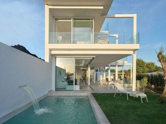 Contemporary villa with rooftop terrace and sea views Nagueles Marbella