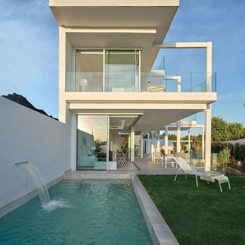 Contemporary villa with rooftop terrace and sea views Nagueles Marbella