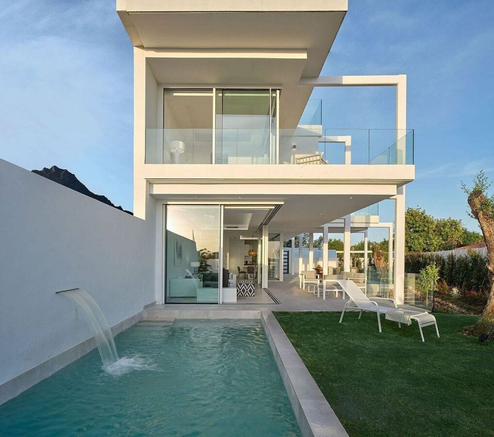 Contemporary villa with rooftop terrace and sea views Nagueles Marbella