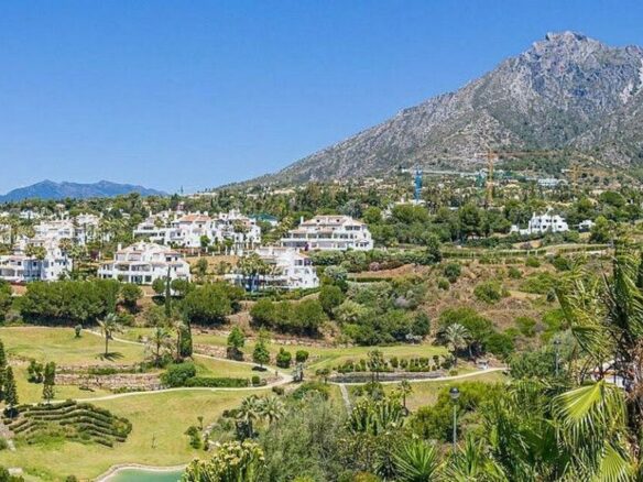 Contemporary villa with rooftop terrace and sea views Nagueles Marbella