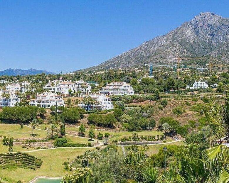 Contemporary villa with rooftop terrace and sea views Nagueles Marbella
