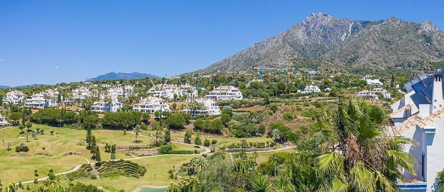 Contemporary villa with rooftop terrace and sea views Nagueles Marbella