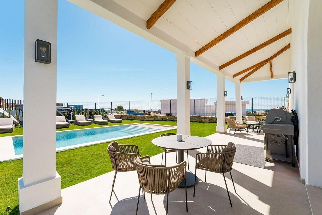 South-facing contemporary villa with sea views and pool in Valle Romano, Estepona