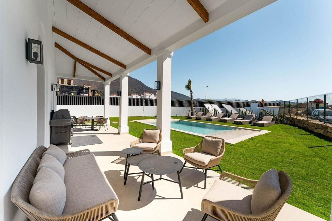 South-facing contemporary villa with sea views and pool in Valle Romano, Estepona