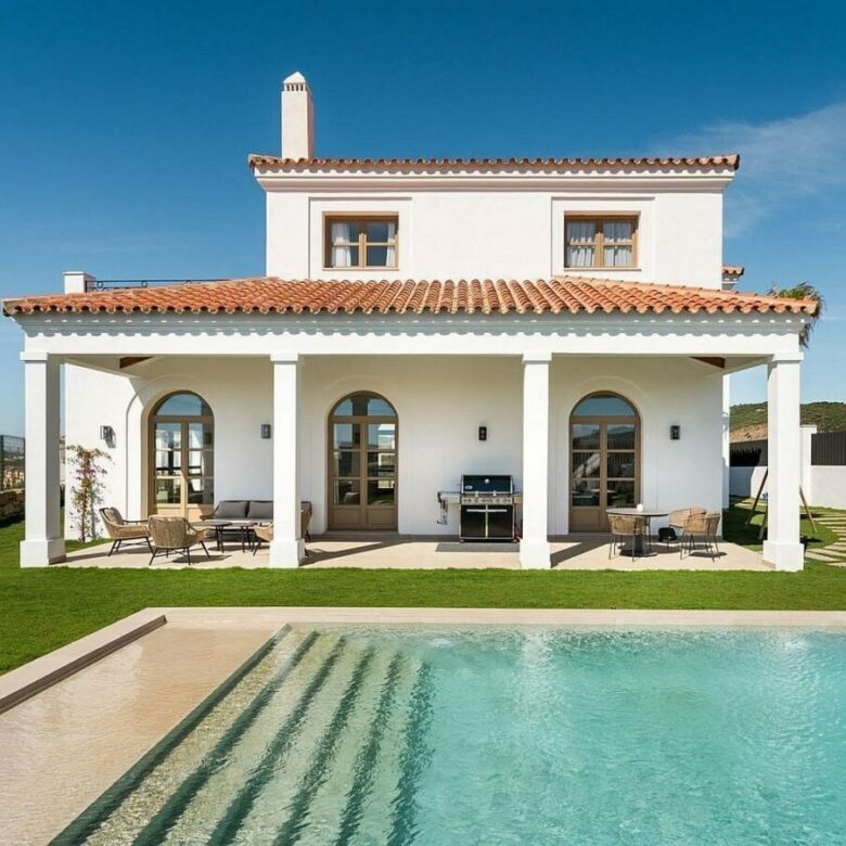 South-facing contemporary villa with sea views and pool in Valle Romano, Estepona