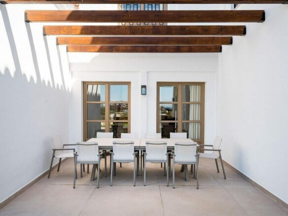 South-facing contemporary villa with sea views and pool in Valle Romano, Estepona