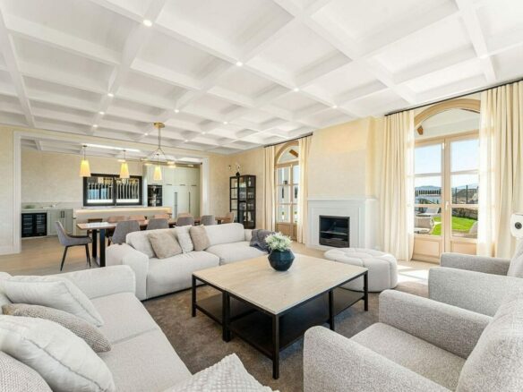 South-facing contemporary villa with sea views and pool in Valle Romano, Estepona