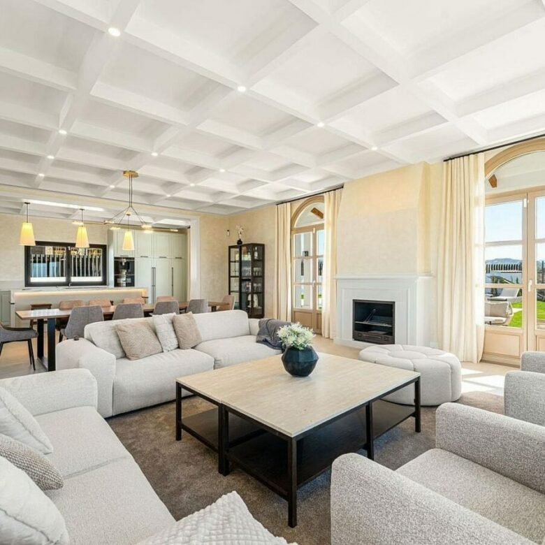 South-facing contemporary villa with sea views and pool in Valle Romano, Estepona