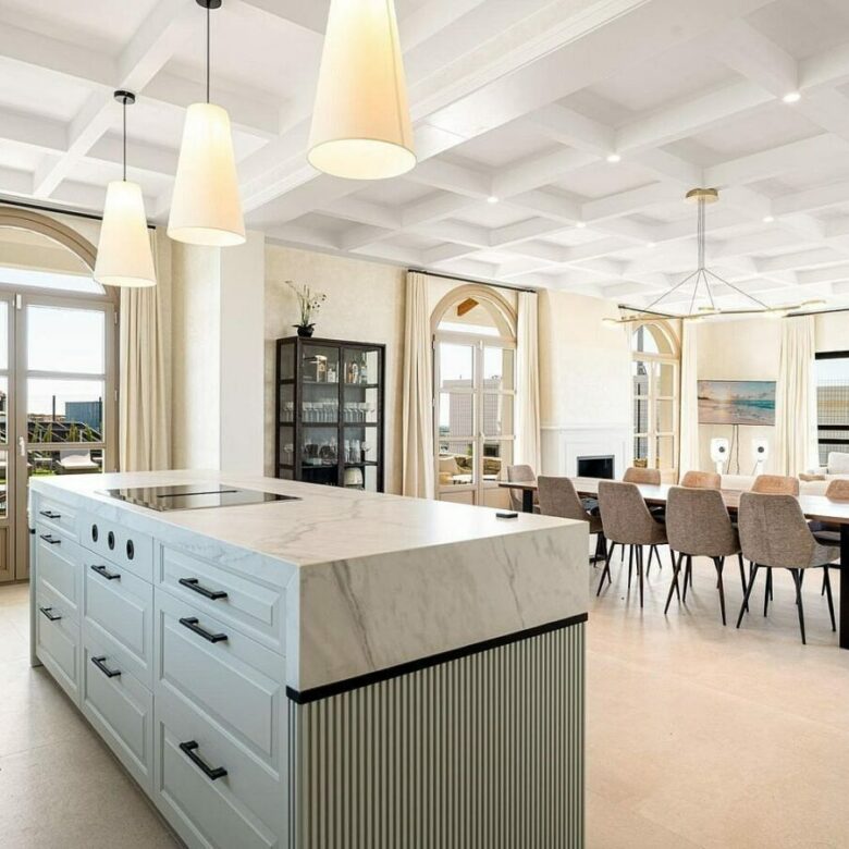 South-facing contemporary villa with sea views and pool in Valle Romano, Estepona