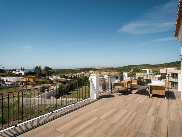 South-facing contemporary villa with sea views and pool in Valle Romano, Estepona