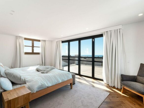 South-facing contemporary villa with sea views and pool in Valle Romano, Estepona