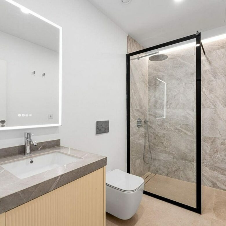South-facing contemporary villa with sea views and pool in Valle Romano, Estepona